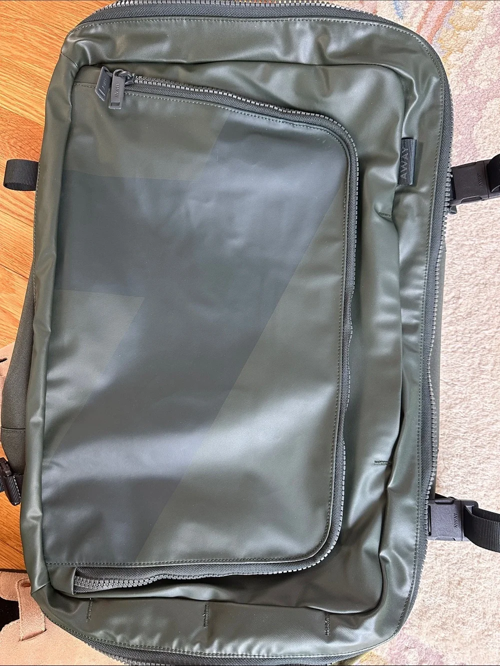AWAY Active Convertible Backpack 45L, forest green